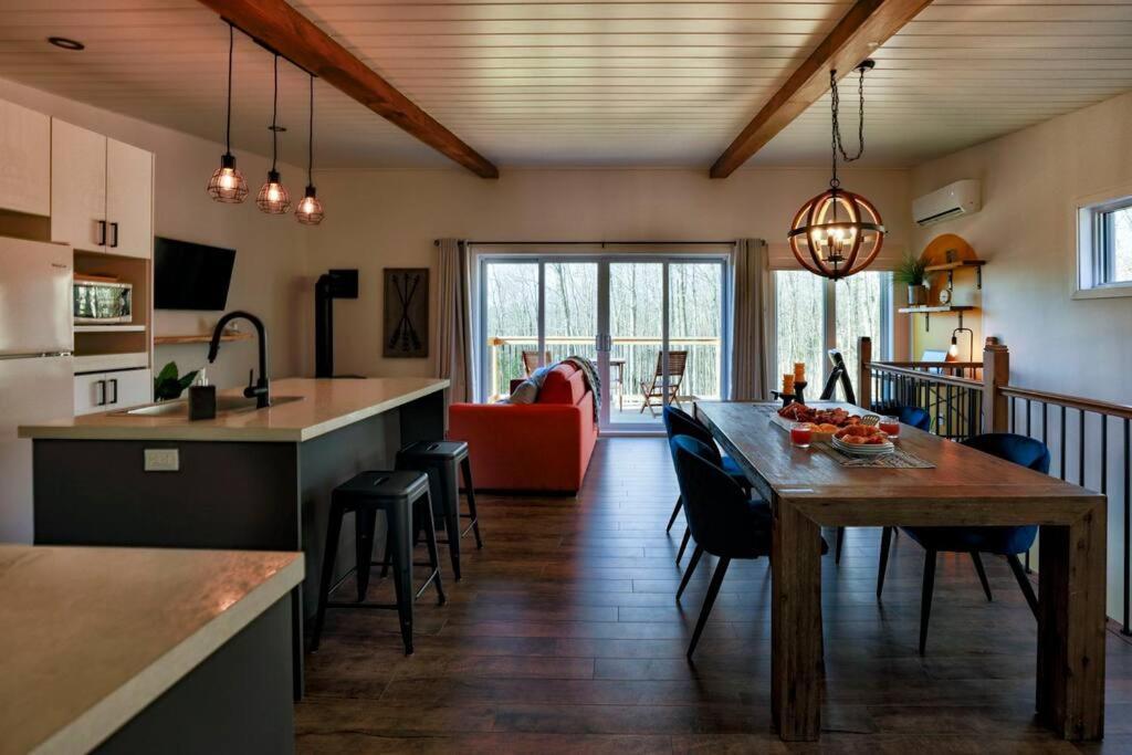 Chalet Woodpecker Lodge - Chaleureux Avec Foyer. Orford Extérieur photo